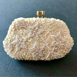 Vintage DeLill Handmade Beaded Kiss Lock Coin Purse